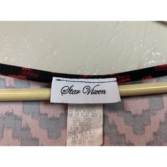 Star Vixen Red Black Geometric Print 3/4 Sleeve Round Neck Top Size Medium - Picture 3 of 4